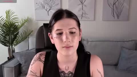Snapshot of ester_henderson chatting on July 3, 2026, 1:34 am Ester Henderson online show from July 3, 2026, 1:34 am