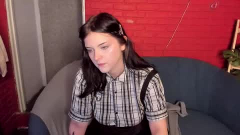 Ester  online show from April 3, 2026, 4:16 pm