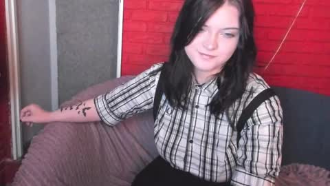 Ester  online show from April 9, 2026, 3:50 pm