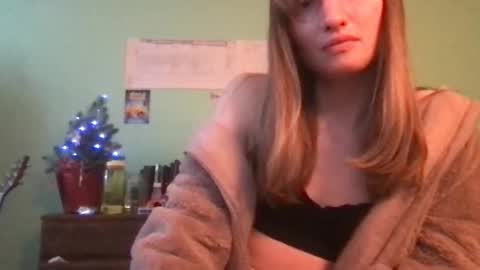 Snapshot of esthergreyplus chatting on December 28, 2024, 8:15 pm Esther Grey online show from December 28, 2024, 8:15 pm