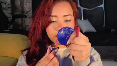 estrella05_ online show from September 12, 2025, 4:56 am