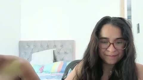 Snapshot of estrellajunior chatting on May 5, 2026, 2:03 pm estrellajunior online show from May 5, 2026, 2:03 pm