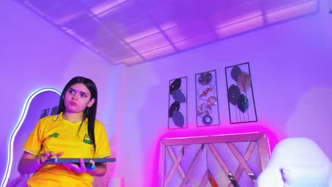 Estrella  online show from February 10, 2026, 1:15 pm