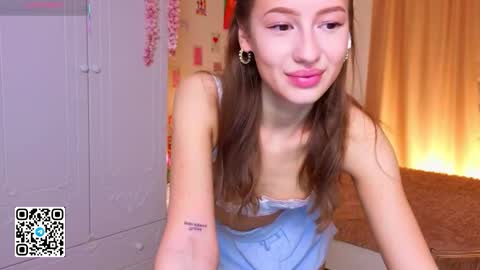 esyameglin online show from October 14, 2025, 2:12 am