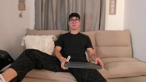 Snapshot of etham_wolf1 chatting on March 25, 2026, 5:52 pm etham_wolf1 online show from March 25, 2026, 5:52 pm