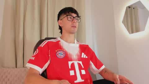 etham_wolf1 online show from April 7, 2026, 5:57 pm