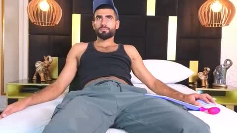 Ethan online show from November 19, 2025, 8:42 pm