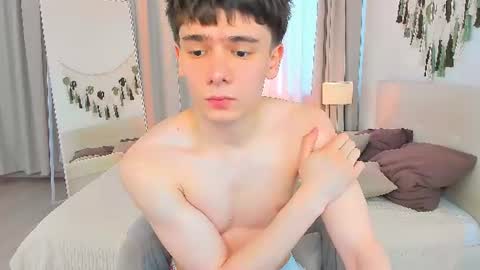 Snapshot of ethan_crowe chatting on July 5, 2026, 10:33 am Ethan online show from July 5, 2026, 10:33 am