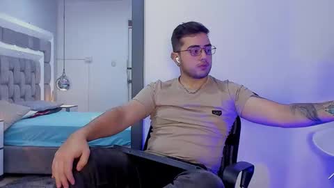 ethan_greys online show from December 19, 2025, 5:36 am