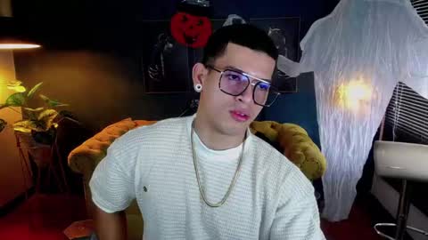 ETHAN RODGERS online show from October 30, 2025, 7:58 pm