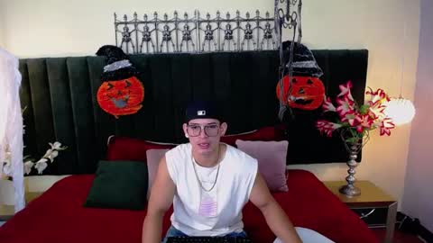 ETHAN RODGERS online show from October 31, 2025, 7:59 pm