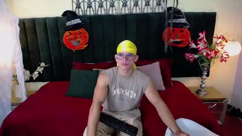 ETHAN RODGERS online show from November 1, 2025, 8:22 pm