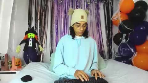 ethanblackwoodd online show from October 28, 2025, 7:49 pm