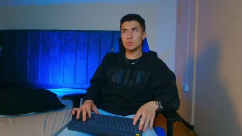 ethanconnor_ online show from October 4, 2025, 12:25 pm