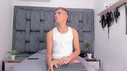 ethanhot_os online show from March 31, 2026, 9:04 pm