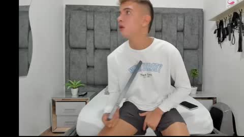 ethanhot_os online show from April 1, 2026, 8:50 pm