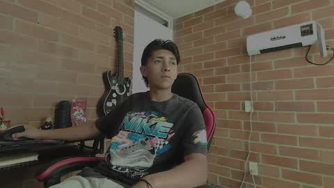 ethann2_ online show from June 5, 2026, 3:51 pm