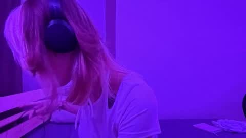 Emily online show from November 22, 2025, 7:13 pm