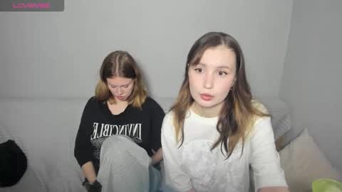 Veronica Tiia Lilith left to right online show from September 25, 2025, 2:32 pm