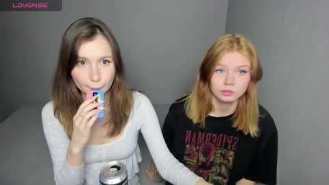 Veronica Tiia Lilith left to right online show from October 22, 2025, 2:06 pm