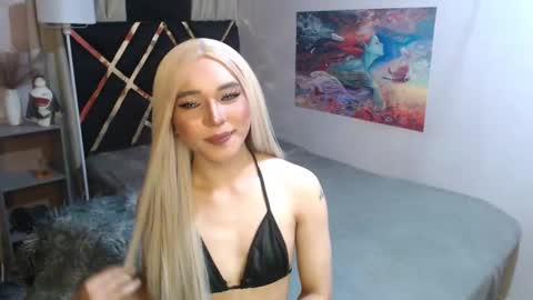 Snapshot of eurenx chatting on November 25, 2025, 1:55 pm Euren Bradley online show from November 25, 2025, 1:55 pm