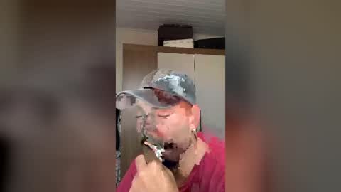 Snapshot of euschwider chatting on August 7, 2026, 5:48 pm euschwider online show from August 7, 2026, 5:48 pm