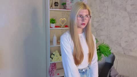 eusebiamalekan online show from May 18, 2026, 4:07 am