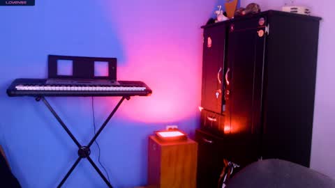 Iris Smile  independent model online show from April 16, 2026, 5:47 pm