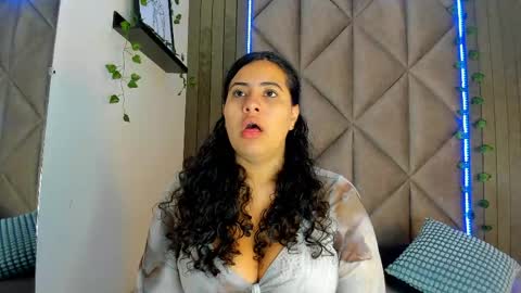 EVA DAEMON  online show from April 17, 2026, 11:46 am