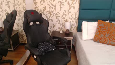 Eva Dumont online show from February 14, 2025, 3:26 pm