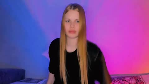Snapshot of eva_ellis chatting on April 21, 2026, 1:42 am Eva online show from April 21, 2026, 1:42 am