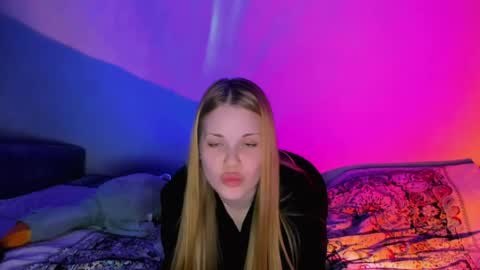 Snapshot of eva_ellis chatting on April 21, 2026, 2:51 am Eva online show from April 21, 2026, 2:51 am