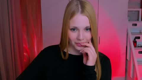 Snapshot of eva_ellis chatting on April 30, 2026, 10:36 pm Eva online show from April 30, 2026, 10:36 pm