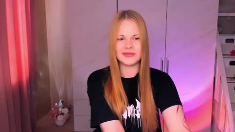 Snapshot of eva_ellis chatting on May 27, 2026, 12:02 pm Eva online show from May 27, 2026, 12:02 pm