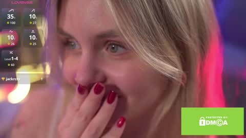 Evienne online show from November 28, 2025, 3:58 pm