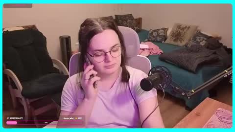 Snapshot of eva_katt chatting on April 1, 2026, 2:03 pm Gamer Katt online show from April 1, 2026, 2:03 pm