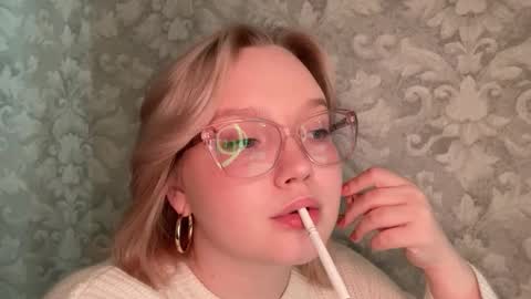 eva_kittenn online show from September 14, 2025, 4:11 am