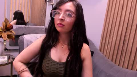 Angelinne online show from December 17, 2025, 2:50 am