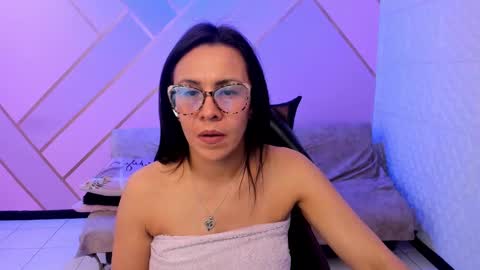 Eva  online show from September 9, 2025, 2:49 pm