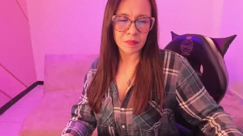 Eva  online show from October 6, 2025, 2:14 pm