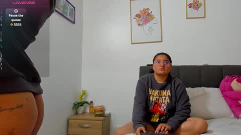 Eva y Mia online show from March 29, 2026, 6:52 pm