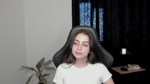 eva_monn online show from January 16, 2025, 8:03 pm