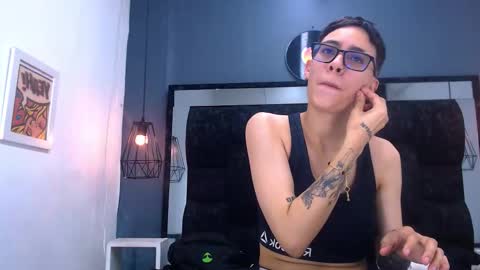 Eva cute online show from November 19, 2025, 4:51 pm