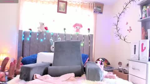 Eva Notty  online show from November 10, 2025, 2:16 pm