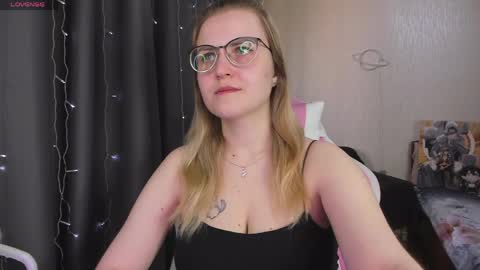 Snapshot of eva_orchid chatting on April 22, 2026, 2:29 pm Eva online show from April 22, 2026, 2:29 pm