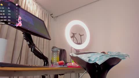 Snapshot of eva_rain chatting on January 25, 2025, 4:57 pm Eva online show from January 25, 2025, 4:57 pm