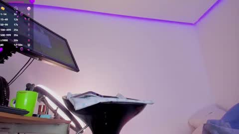 Snapshot of eva_rain chatting on February 20, 2025, 5:01 am Eva online show from February 20, 2025, 5:01 am