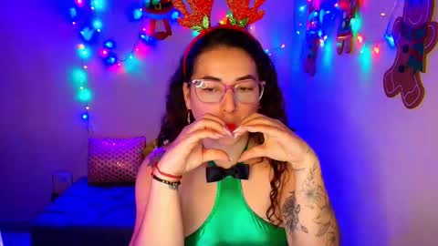 Eva  online show from December 3, 2025, 12:03 pm