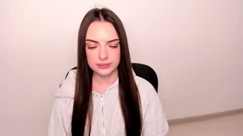 Eva online show from March 10, 2025, 1:32 pm