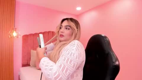 eva_saintt online show from November 19, 2025, 6:30 pm